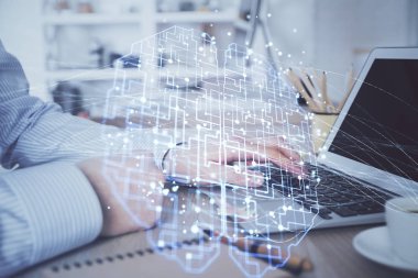 Adam klavyede beyin hologramıyla yazı yazıyor. Büyük Data kavramı. Çift pozlama.