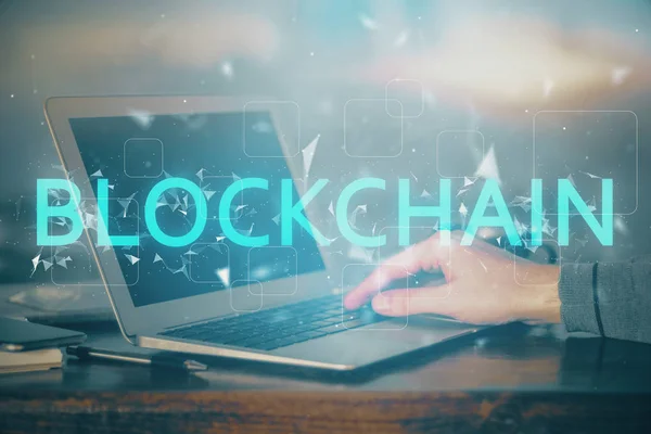 Blockchain thema hud met zakenman werken op de computer op de achtergrond. Concept van crypto keten. Dubbele blootstelling. — Stockfoto