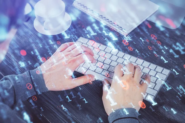 Doppelbelichtung von Technikzeichnungen mit Händen, die am Computerhintergrund arbeiten. Konzept der Innovation. — Stockfoto