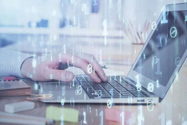 Affärsman som arbetar på laptop med teknik tema ritning. Begreppet big data. Dubbel exponering. — Stockfoto