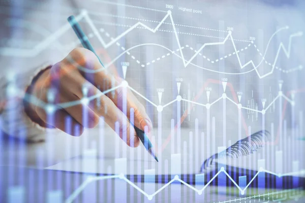 Finanz-Forex-Graph auf Händen, die Notizen Hintergrund angezeigt. Forschungskonzept. Doppelbelastung — Stockfoto