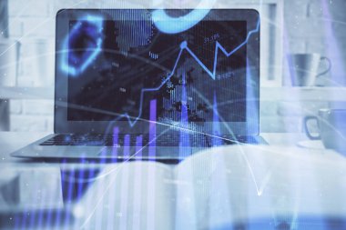 Kişisel bilgisayar arkaplanına çizilmiş borsa hologramı. Çifte maruziyet. Yatırım kavramı.