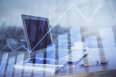 Borsa grafiği ve bilgisayar geçmişi olan tablolar. Çifte maruziyet. Mali analiz kavramı.