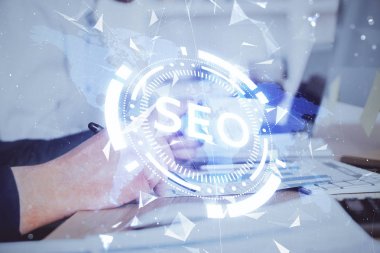 Yazan adam. Çift pozlama seo çizimleri ile.