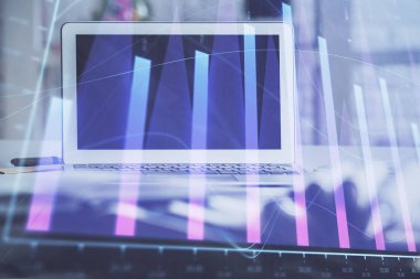 Borsa grafiği ve bilgisayar geçmişi olan tablolar. Çifte maruziyet. Mali analiz kavramı.