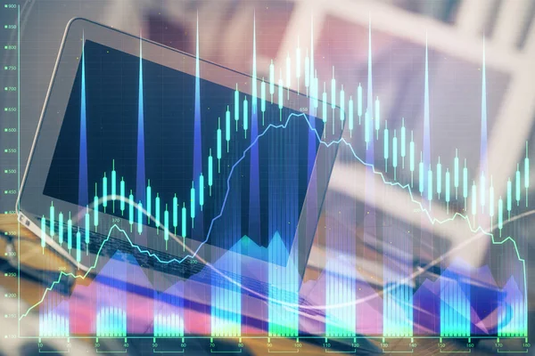 Finansmarknaden grafhologram och persondator på bakgrunden. Dubbel exponering. Begreppet forex. — Stockfoto