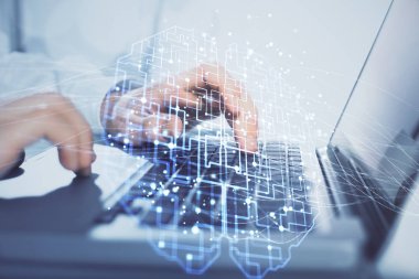 Adam klavyede beyin hologramıyla yazı yazıyor. Büyük Veri Kavramı.