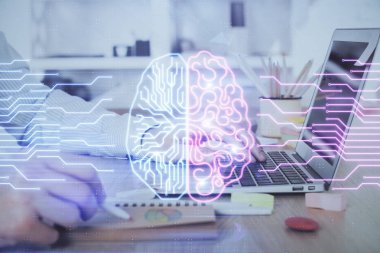 Adam klavyede beyin hologramıyla yazı yazıyor. Büyük Data kavramı. Çift pozlama.