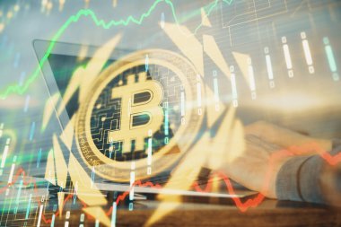 Arka planda bilgisayar üzerinde çalışan bir iş adamıyla engelleme temalı Hud. Kripto zinciri kavramı. Çift pozlama.