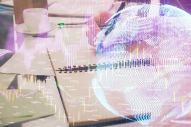 Forex grafik hologram el notları arka plan alarak. Analiz kavramı. Çift Pozlama
