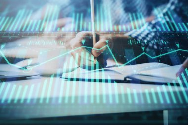 Teknoloji simgeleri ile adamın elleri arka plan yazma.