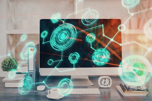 Sosyal ağ hologramıyla birlikte bilgisayar masaüstünde. Çifte maruziyet. Uluslararası insan ilişkileri kavramı.