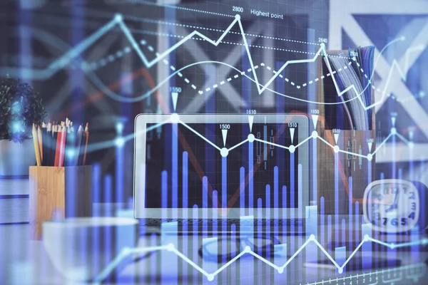 Výkres finančního grafu a tabulka s počítačem na pozadí. Dvojité vystavení. Koncepce mezinárodních trhů. — Stock fotografie