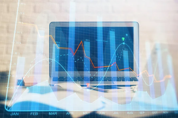 Grafico del mercato azionario e tabella con sfondo del computer. Multi esposizione. Concetto di analisi finanziaria. — Foto Stock