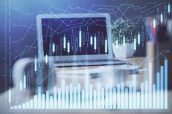 Dupla expozíció a diagram és a pénzügyi információk és a munkaterület számítógépes háttérrel. A nemzetközi online kereskedelem fogalma. — Stock Fotó