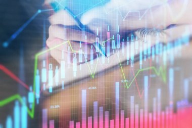 Finansal Forex grafik eller notları arka plan alarak görüntülenir. Araştırma kavramı. Çift Pozlama