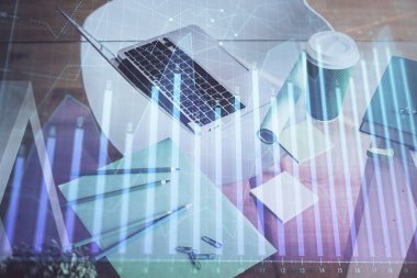 Arka planda eski pazar grafik hologramı ve kişisel bilgisayar var. Çoklu maruz kalma. Yatırım kavramı.