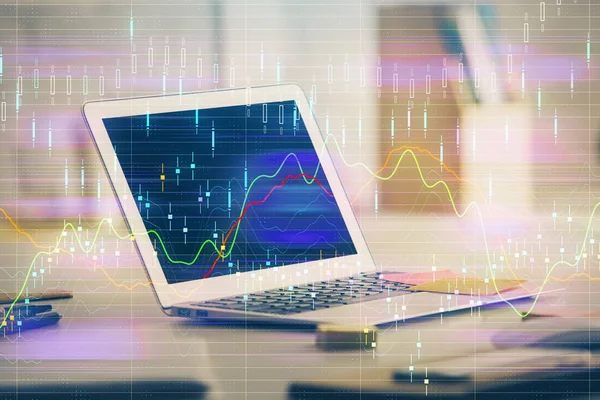 Zeichnung von Finanzdiagrammen und Tabelle mit Computer im Hintergrund. Doppelbelichtung. Konzept der internationalen Märkte. — Stockfoto