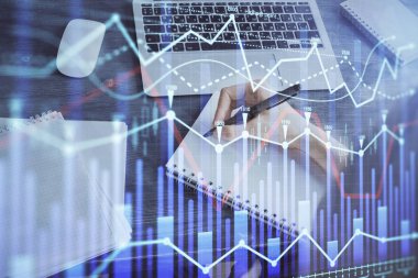 Forex grafiği, kadının elinde notlar alarak arka planda görüntülenir. Araştırma kavramı. Çoklu pozlama