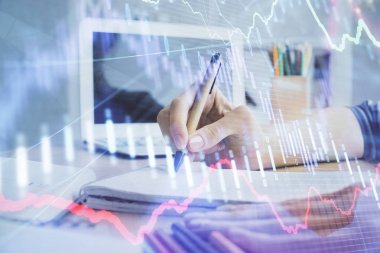 Finansal Forex çizelgeleri kadın el notları arka plan alarak görüntülenir. Araştırma kavramı. Çift Pozlama