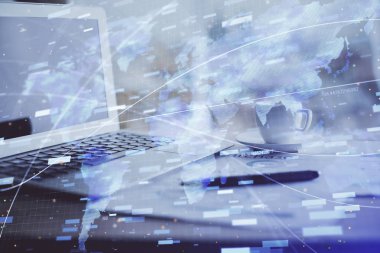 Arka planda bilgisayar ve veri temalı hologram tablosu çift pozlama. Veri teknolojisi kavramı.