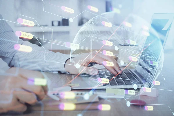 Mehrfachbelichtung des Hologramms der Weltkarte mit Menschen, die am Computer im Hintergrund arbeiten. Konzept des Worldwideweb. — Stockfoto