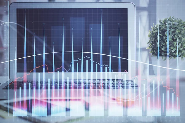 Holograma gráfico del mercado Forex y antecedentes personales de la computadora. Exposición múltiple. Concepto de inversión. —  Fotos de Stock