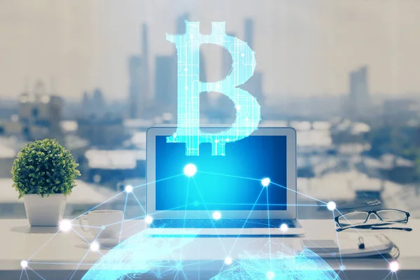 Doble exposición de blockchain y economía criptográfica tema holograma y tabla con fondo de la computadora. Concepto de criptomoneda bitcoin. — Foto de Stock