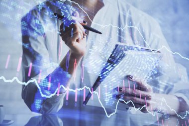 Finansal grafik el notları arka plan alarak üzerinde çizilmiş. Araştırma kavramı. Çoklu pozlama