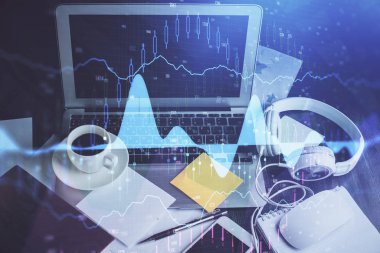 Finansal tablo çizimi ve arka planda bilgisayar olan bir tablo. Çoklu maruz kalma. Uluslararası pazarlar kavramı.