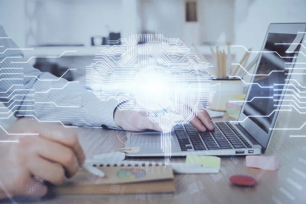 Hombre escribiendo en el fondo del teclado con holograma cerebral. Concepto de big data. Doble exposición. —  Fotos de Stock