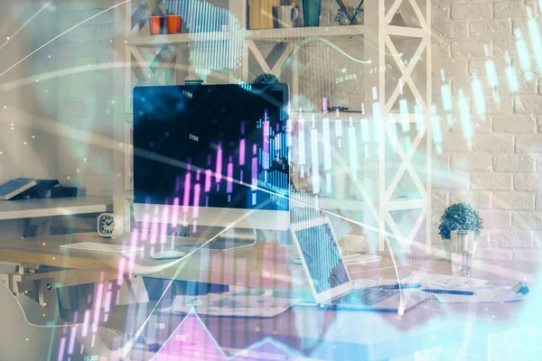 Holograma gráfico del mercado Forex y computadora personal en segundo plano. Doble exposición. Concepto de inversión. —  Fotos de Stock
