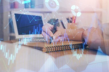 Finansal grafik WOMANS el notları arka plan alarak görüntülenir. Araştırma kavramı. Çift Pozlama