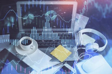 Finansal grafik renkli çizimler ve arka planda bilgisayar olan tablolar. Çoklu maruz kalma. Uluslararası pazarlar kavramı.