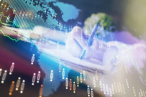 Gráfico de divisas financieras que se muestran en las manos tomando notas de fondo. Concepto de investigación. Exposición múltiple — Foto de Stock