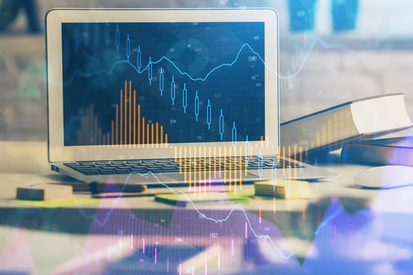 Multiexponering av forex diagram och arbetsyta med dator. Begreppet internationell näthandel. — Stockfoto