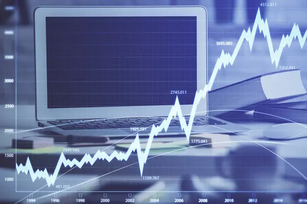 Grafico del mercato azionario e tabella con sfondo del computer. Multi esposizione. Concetto di analisi finanziaria. — Foto Stock