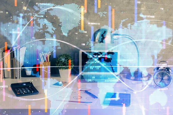 İş teması simgelerinin çifte pozlandırılması ve bilgisayar geçmişi olan çalışma alanı. Başarı kavramı.