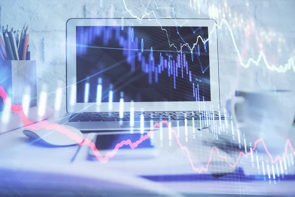 Holograma gráfico de Forex en la tabla con el fondo de la computadora. Doble exposición. Concepto de mercados financieros. —  Fotos de Stock