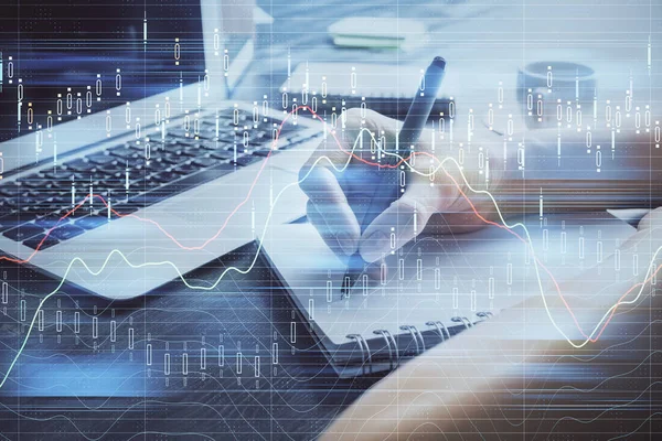 Forex tablosu WOMANS el notları arka plan alarak görüntülenir. Araştırma kavramı. Çift Pozlama