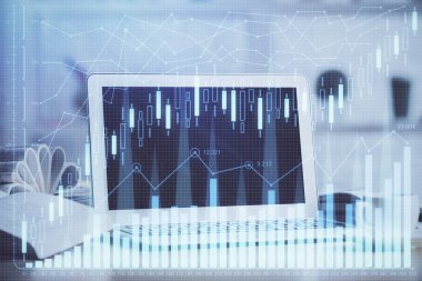 Forx çizelgesine ve bilgisayarla çalışma alanına çift pozlama. Uluslararası çevrimiçi ticaret kavramı.