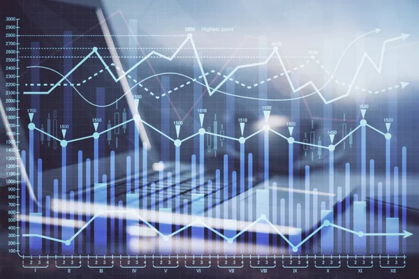 Finansal grafik renkli çizimler ve arka planda bilgisayar olan tablolar. Çifte maruziyet. Uluslararası pazarlar kavramı. — Stok fotoğraf