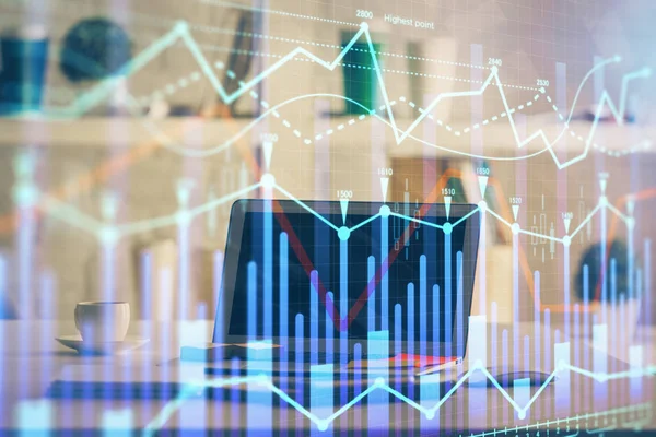 Holograma gráfico del mercado Forex y antecedentes personales de la computadora. Exposición múltiple. Concepto de inversión. —  Fotos de Stock