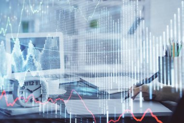 Finansal grafik WOMANS el notları arka plan alarak görüntülenir. Araştırma kavramı. Çoklu pozlama