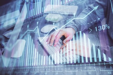 Adam ile mali grafik çift pozlama arka planda ofiste çalışır. Analiz kavramı.