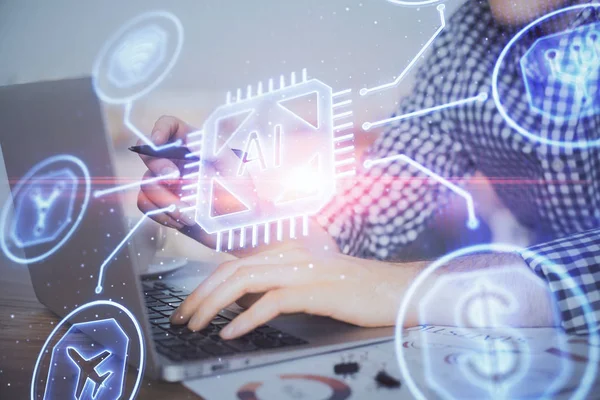 Teknoloji temalı hologramı olan bilgisayar geçmişi olan bir iş adamı. Yüksek teknoloji kavramı. Çoklu pozlama.