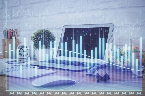 Zeichnung von Finanzdiagrammen und Tabelle mit Computer im Hintergrund. Doppelbelichtung. Konzept der internationalen Märkte. — Stockfoto