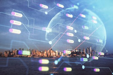 Şehir görünümünde harita ve veri temalı hologram ile gökdelenler arka planda çift pozlama. İş kavramında uluslararası teknoloji.