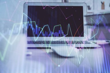 Kişisel bilgisayar arkaplanına çizilmiş borsa hologramı. Çoklu maruz kalma. Yatırım kavramı.