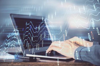 İki kez el ve iş simgeleriyle birlikte not defteri. Uluslararası iş kavramı.